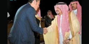 ملك مملكة بوتان يصل الرياض وفي مقدمة مستقبليه أمير المنطقة - زاجل نيوز