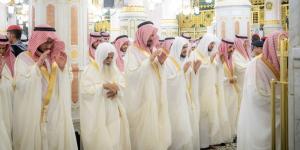 أمراء المناطق يؤدون صلاة عيد الأضحى   - زاجل الإخباري