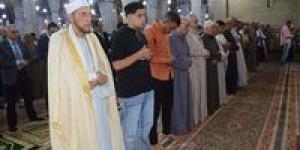 محافظ الغربية يؤدي صلاة الجمعة في مسجد السيد البدوي بأول أيام عيد الأضحى - زاجل الإخباري