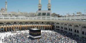 حجاج بيت الله الحرام يرمون الجمرات الثلاث ويؤدون طواف الوداع - زاجل الإخباري