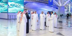 وزير النقل يقف على جاهزية مطار الملك عبدالعزيز الدولي لمرحلة مغادرة الحجاج - زاجل الإخباري
