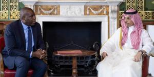 وزير الخارجية ونظيره البريطاني يناقشان آخر المستجدات في المنطقة - زاجل الإخباري
