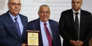 مبادرة "عجلونيون أبدعوا" تكرم عميد الإعلام بجامعة البترا الدكتور علي نجادات - زاجل الإخباري