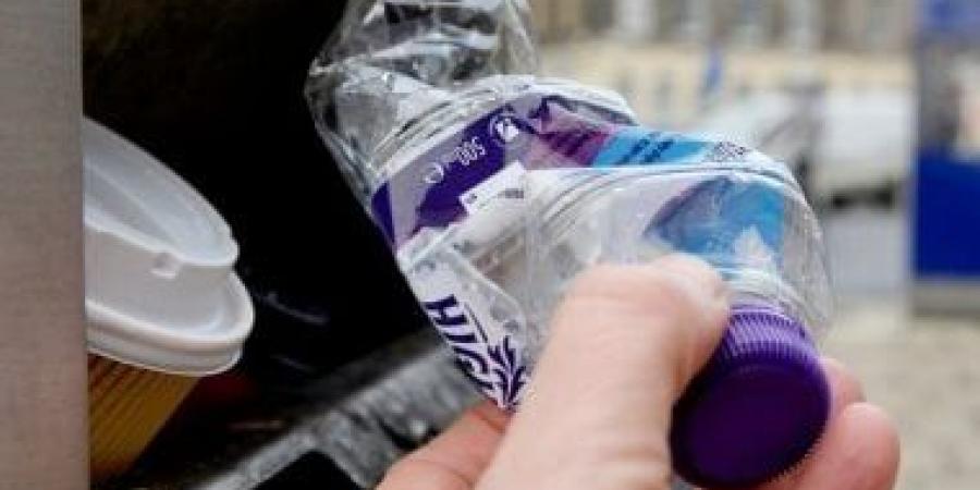 سياسات عالمية جديدة لتقليص النفايات البلاستيكية وخفض انبعاثات الكربون بحلول 2050 - زاجل الإخباري