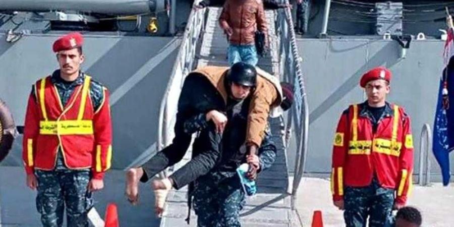 القوات البحرية تشارك فى إنقاذ مركب هجرة غير شرعية بعد تعرضه للغرق - زاجل الإخباري