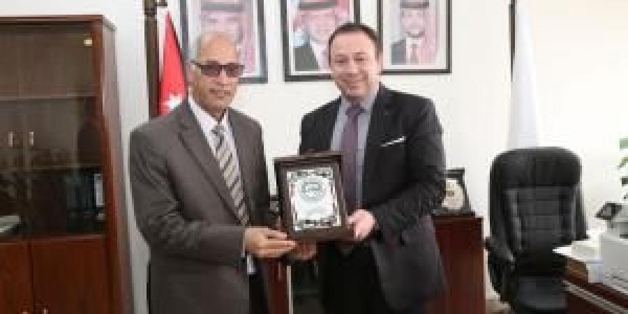 حقوق الزيتونة" تستقبل وفدًا أكاديميًا من جامعة بسكرة الجزائرية" - زاجل الإخباري