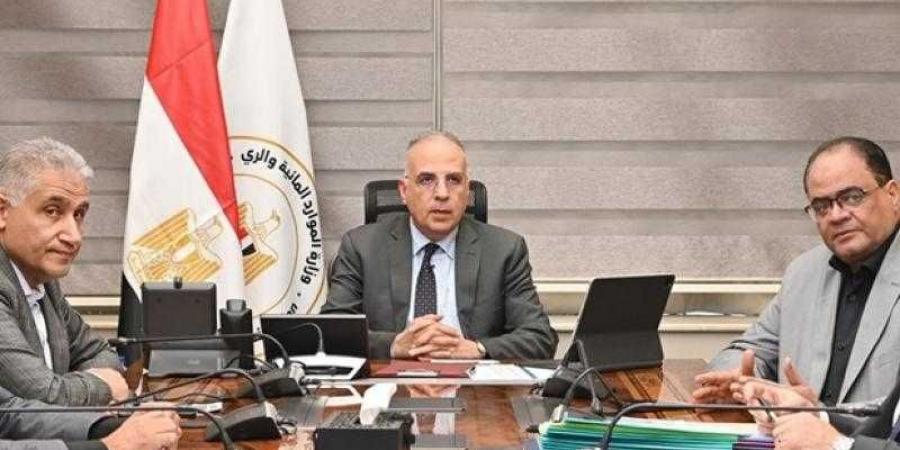 وزير الري يتابع حالة المنظومة المائية وتطهيرات الترع والاستعداد لفترة أقصى الإحتياجات المائية - زاجل الإخباري