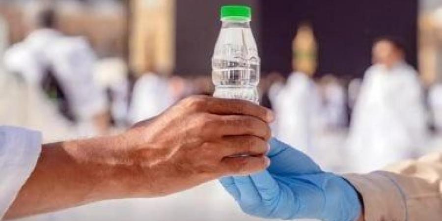 تنبيه للحجاج .. "الحج": عبوة واحدة فقط لشحن ماء زمزم لكل حاج - زاجل الإخباري