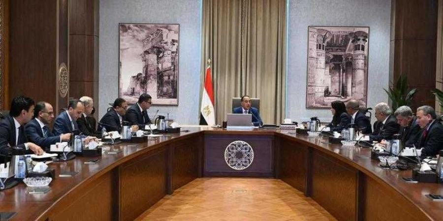 رئيس الوزراء يتابع خطط وإجراءات التوسع في مشروعات تحلية مياه البحر وتوطين الصناعة - زاجل الإخباري