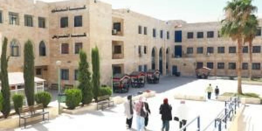 كلية التمريض بجامعة الزرقاء تناقش عددًا من رسائل الماجستير في إدارة التمريض - زاجل الإخباري
