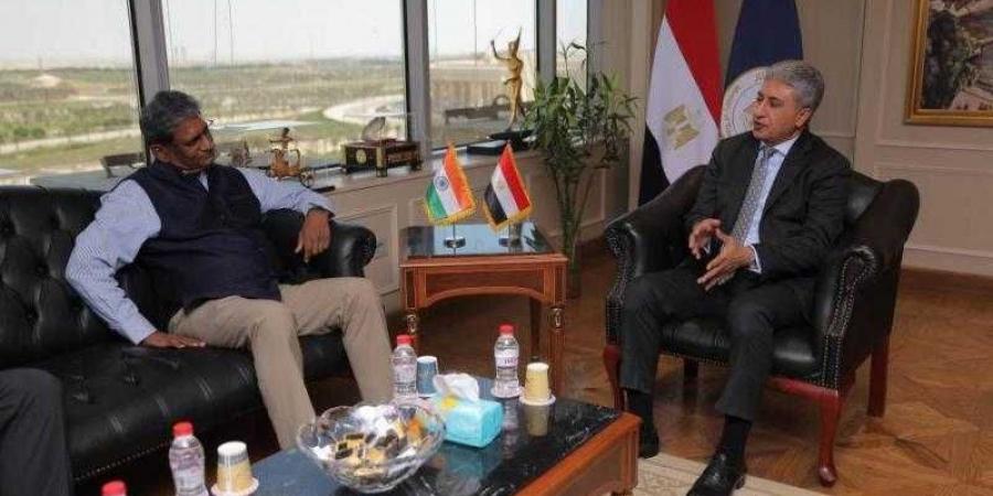 وزير السياحة والآثار وسفير الهند بالقاهرة يبحثان دفع أواصر التعاون المشترك بين البلدين في مجالي السياحة والآثار - زاجل الإخباري