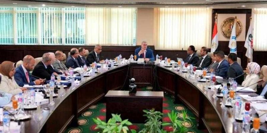 وزير البترول خلال الجمعية العامة للشركة المصرية لإنتاج الإيثيلين ومشتقاته (إيثيدكو) - زاجل الإخباري