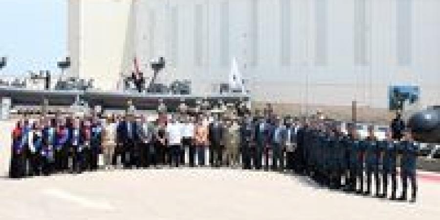 القوات المسلحة تنظم زيارة لوفد من الإعلاميين وطلبة الأكاديمية العسكرية والجامعات المصرية لإحدى الوحدات الخاصة البحرية - زاجل الإخباري