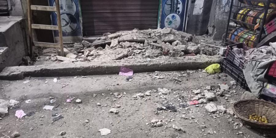 دون وقوع إصابات.. سقوط أجزاء من منزل متهالك بالمحلة الكبرى (صور) - زاجل الإخباري