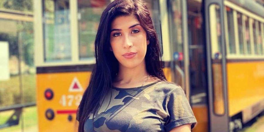 فضيحة من العيار الثقيل.. اعتقال راقصة شهيرة بسبب ملابسها الخادشة وايحاءات مُنافية للآداب! (صورة) - زاجل الإخباري