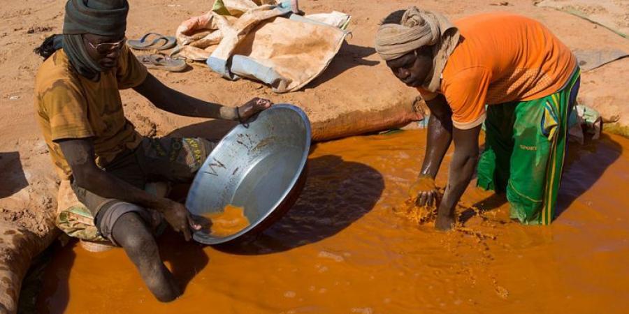 هل تنجح حكومة السودان الجديدة في وقف تدهور الجنيه وتهريب الذهب؟ - زاجل الإخباري