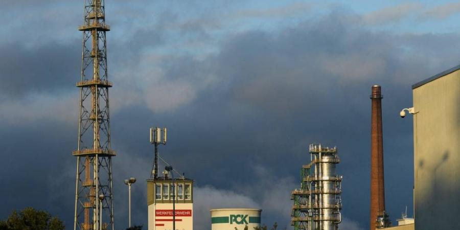 النفط يتجه لإنهاء خسائر دامت أسبوعين مع ضبابية محادثات أوكرانيا - زاجل الإخباري