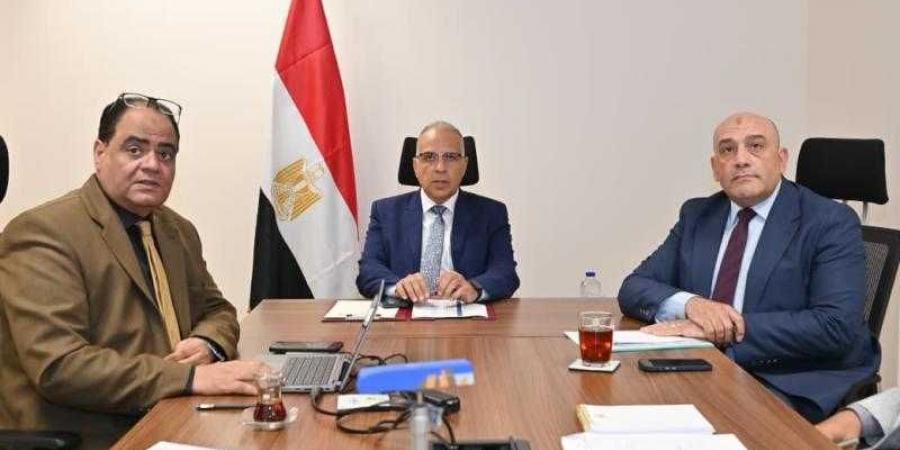 وزير الري يتابع حالة مجري نهر النيل وفرعيه ومجهودات إزالة التعديات واستلام أراضي طرح النهر - زاجل الإخباري