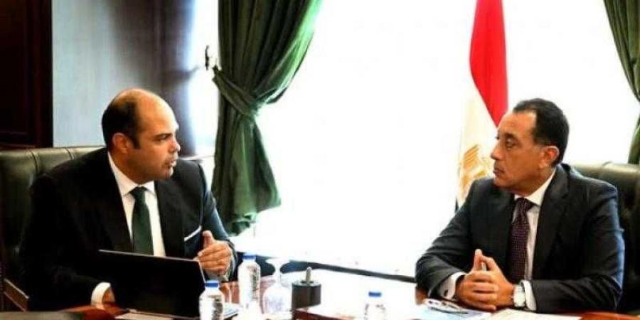 رئيس الوزراء يتابع مع رئيس جهاز حماية المنافسة عددا من ملفات العمل - زاجل الإخباري