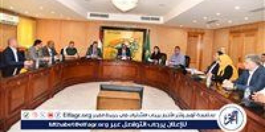 محافظ الفيوم يبحث آليات تعظيم الاستفادة من أراضي جنوب بحيرة قارون - زاجل الإخباري