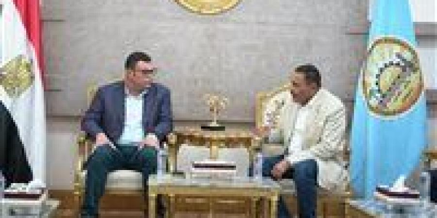 وزير الإسكان يتابع موقف عدد من المشروعات بمطروح - زاجل الإخباري