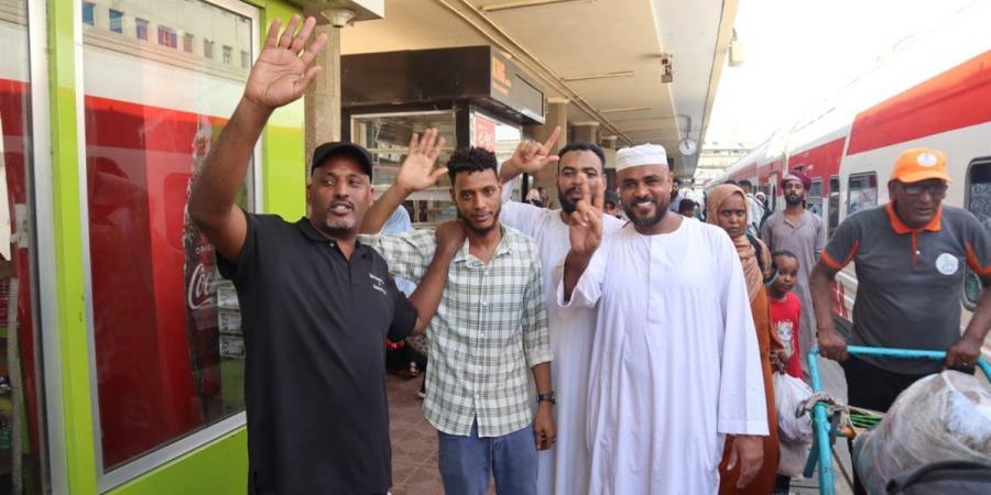 السكة الحديد تسير القطار التاسع للسودانيين وعلى متنه 940 مواطنًا - زاجل الإخباري