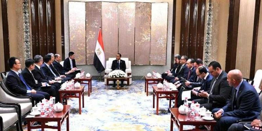 رئيس الوزراء يلتقي رئيس شركة CNCEC الصينية للبتروكيماويات - زاجل الإخباري