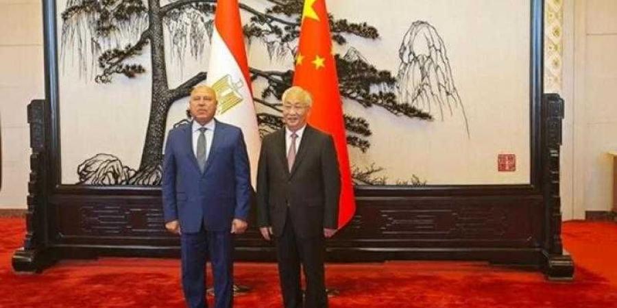 وزير الصناعة يلتقي نائب رئيس مجلس الدولة الصيني المختص بقطاعي النقل والصناعة وبحضور وزير الصناعة الصيني - زاجل الإخباري