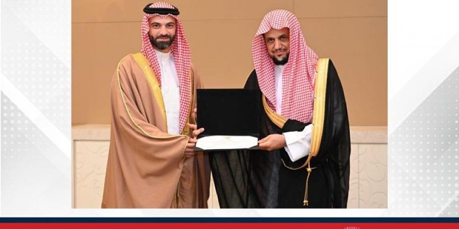 تكريم رئيس النيابة أحمد عبدالله الرمضان بجائزة المتميزين من أعضاء النيابات العامة والادعاء العام بالدول الأعضاء بجمعية النواب العموم العرب - زاجل الإخباري
