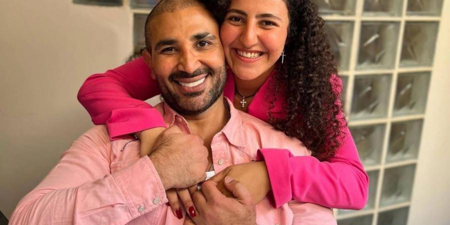 في لقاء نادر… ابنة أحمد سعد تخطف الأنظار بإطلالتها مع والدها (فيديو وصور) - زاجل الإخباري