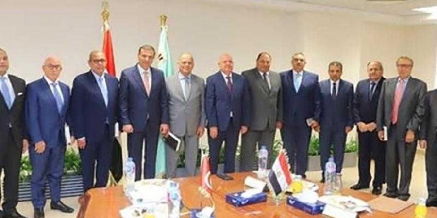 وزير الزراعة يبحث مع وفد تونسي رفيع المستوى تعزيز الاستثمارات الزراعية المشتركة - زاجل الإخباري
