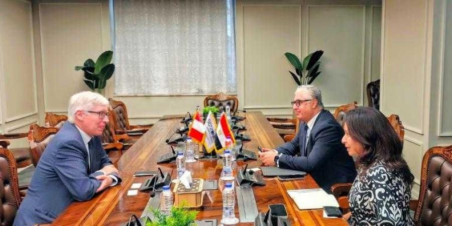 رئيس اقتصادية قناة السويس يستقبل سفير جمهورية بيرو بالقاهرة - زاجل الإخباري