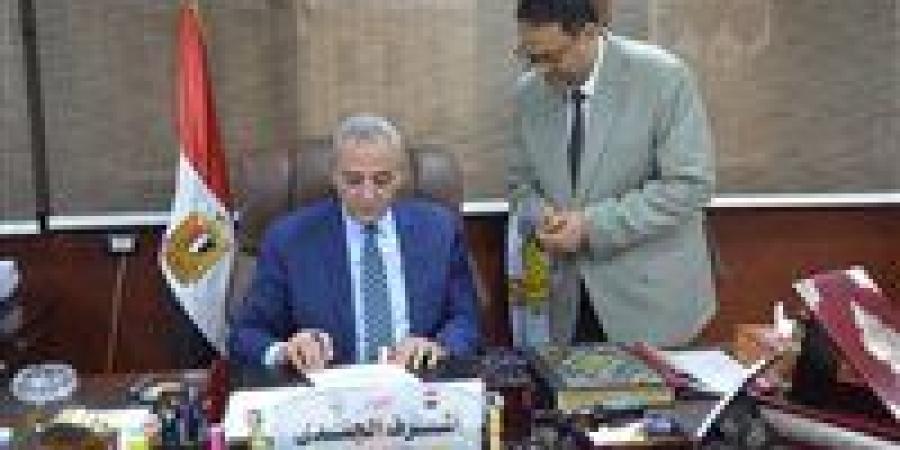 محافظ الغربية يُعلن تعيين 1534 معلمًا مساعدًا جديدًا ضمن خطة الدولة لسد العجز في التعليم - زاجل الإخباري