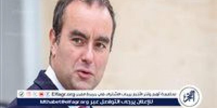 ماكرون يعين وزير الدفاع لرئاسة الوزراء بعد انهيار حكومة بايرو - زاجل الإخباري