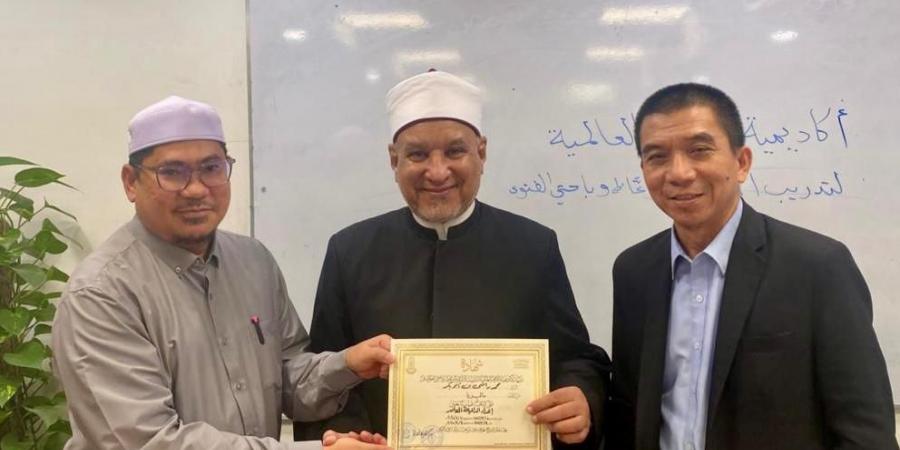 أكاديمية الأزهر تختتم فعاليات دورة «تنمية المهارات الدعوية» لوفد ماليزي - زاجل الإخباري