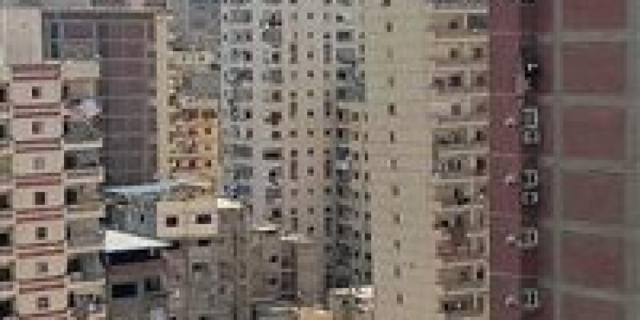 ميل عقار من 21 طابقًا شرق الإسكندرية وإخلاؤه من السكان - زاجل الإخباري
