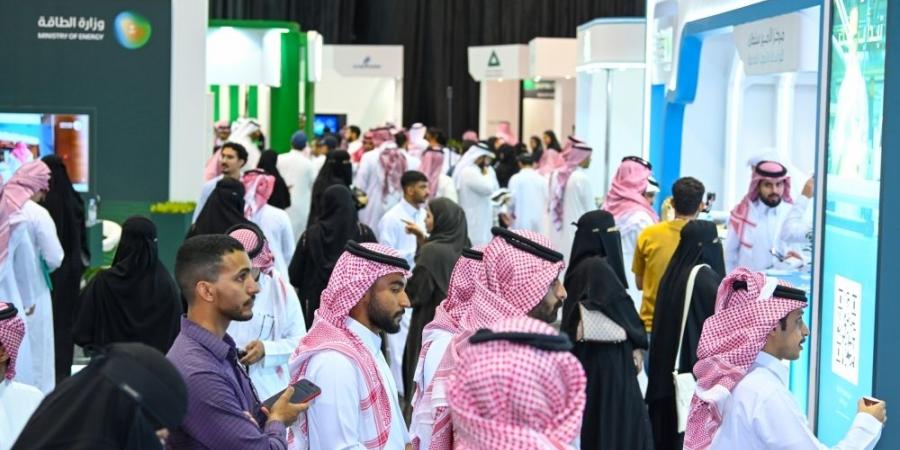 100 جهة مشاركة في معرض التوظيف بجامعة البترول - #عاجل - زاجل الإخباري