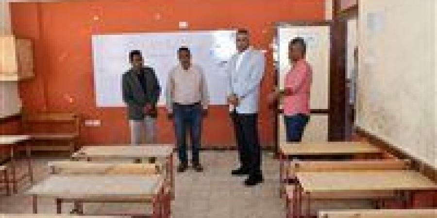 محافظ أسوان يفاجئ عدد من المدارس بدراو.. ويكافئ مدير مدرسة الشيخ عامر الإبتدائية الجديدة - زاجل الإخباري