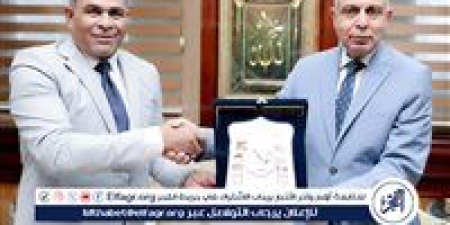 محافظ المنيا يكرم وكيل وزارة التموين السابق تقديرًا لجهوده - زاجل الإخباري