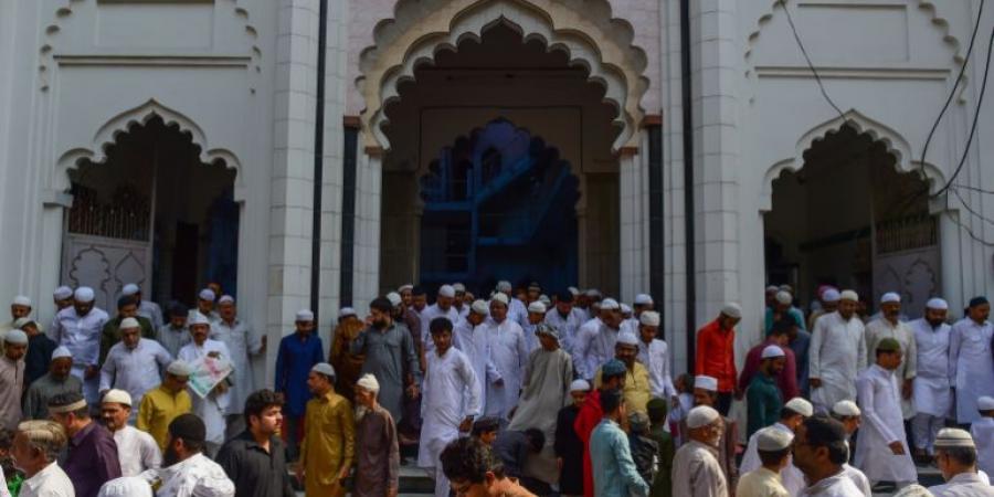 محكمة هندية عليا تعلّق أحكام قانون يصادر أوقاف المسلمين - زاجل الإخباري