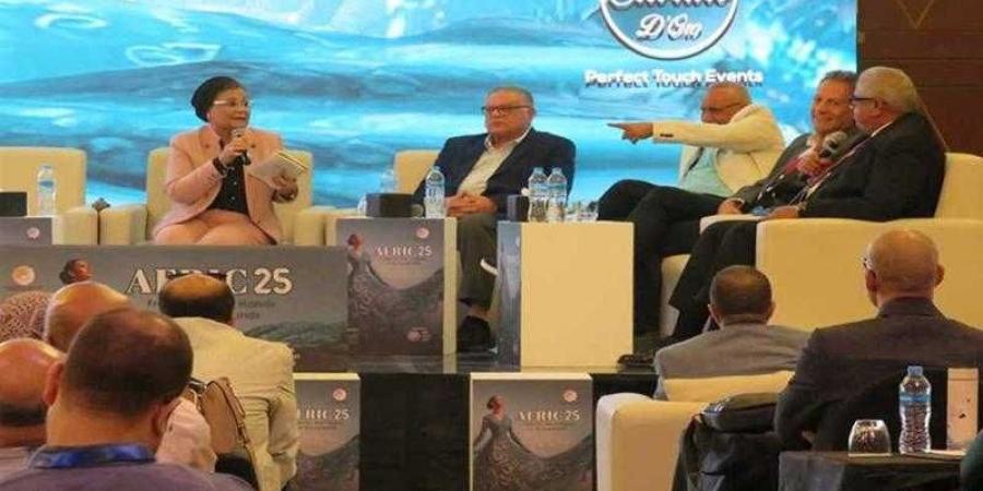 نائب وزير الصحة تشارك في جلسة نقاشية حول تعزيز الولادة الطبيعية ودمج أدوار القابلة ومقدمة الدعم النفسي (الدولا) - زاجل الإخباري